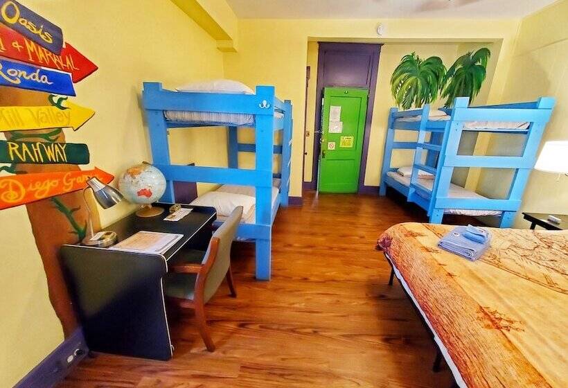 غرفة عائلية, The Pirate Haus Inn