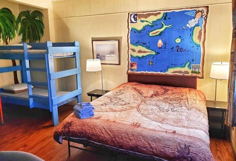 Семейный Номер, The Pirate Haus Inn
