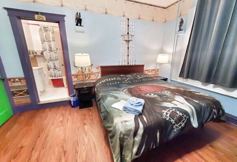 غرفة عائلية, The Pirate Haus Inn