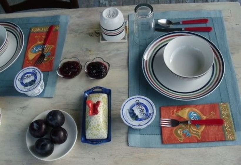 スーペリアールーム, The Teacherage