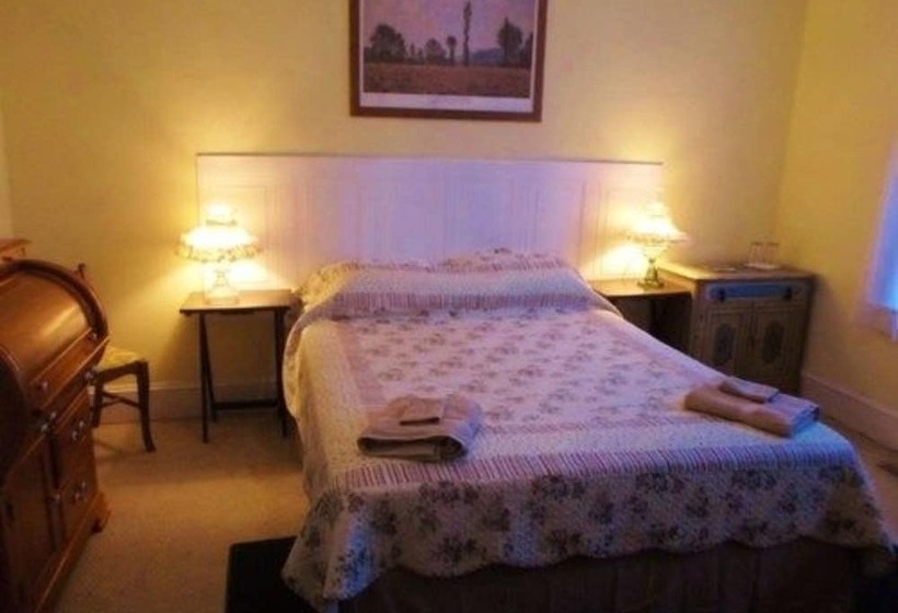 スーペリアールーム, The Teacherage