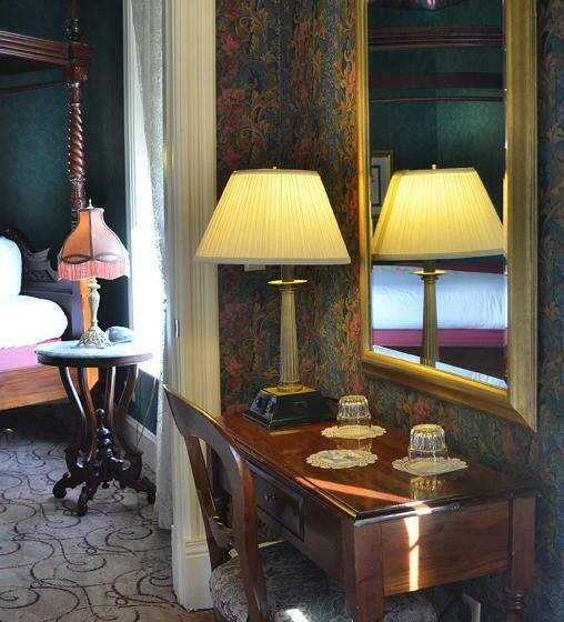 جناح, Water Street Inn