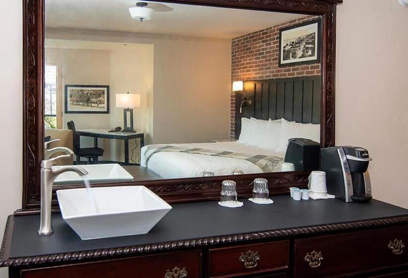 جناح مطل على المدينة, Water Street Inn