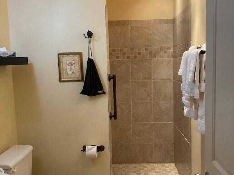 غرفة قياسية, Water Street Inn