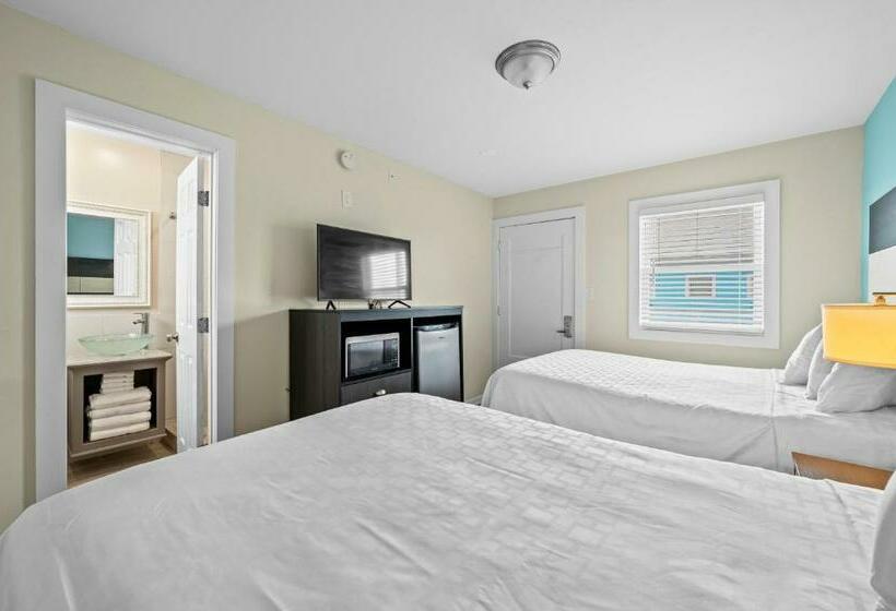 带2个双人床的标准工作室, Madison Beach Motel