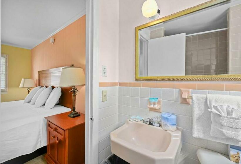 带大床的标准间, Madison Beach Motel