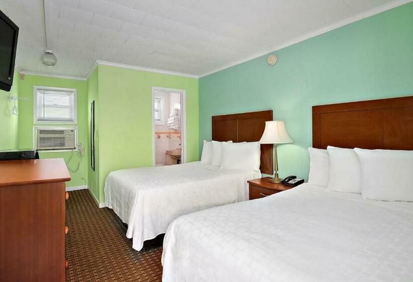 带2个双人床的标准工作室, Madison Beach Motel