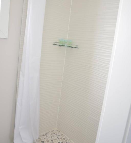 带2个双人床的标准工作室, Madison Beach Motel