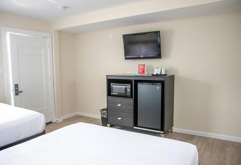 带2个双人床的标准工作室, Madison Beach Motel