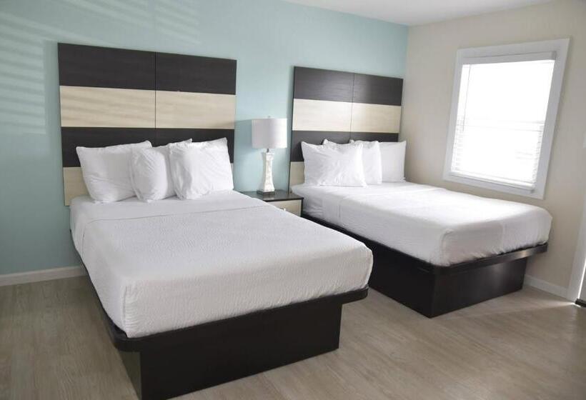 带2个双人床的标准工作室, Madison Beach Motel