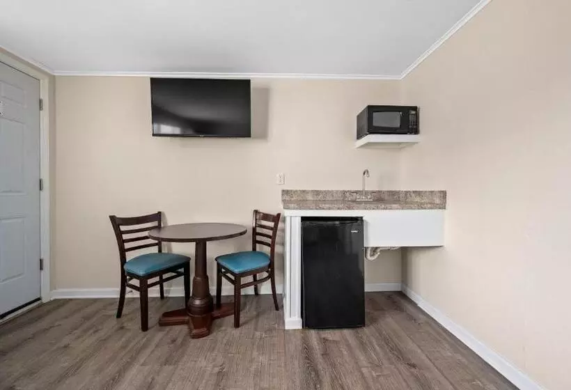 デラックススイート, Madison Beach Motel
