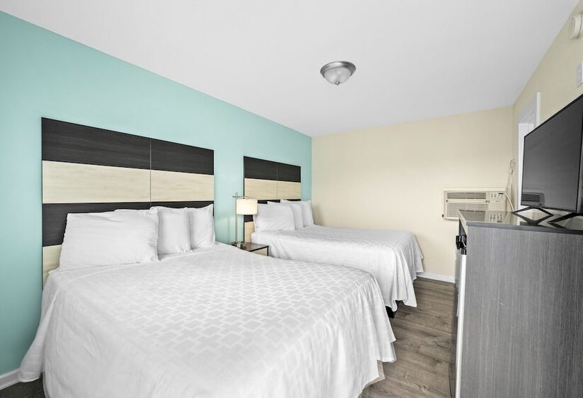 带2个双人床的标准工作室, Madison Beach Motel