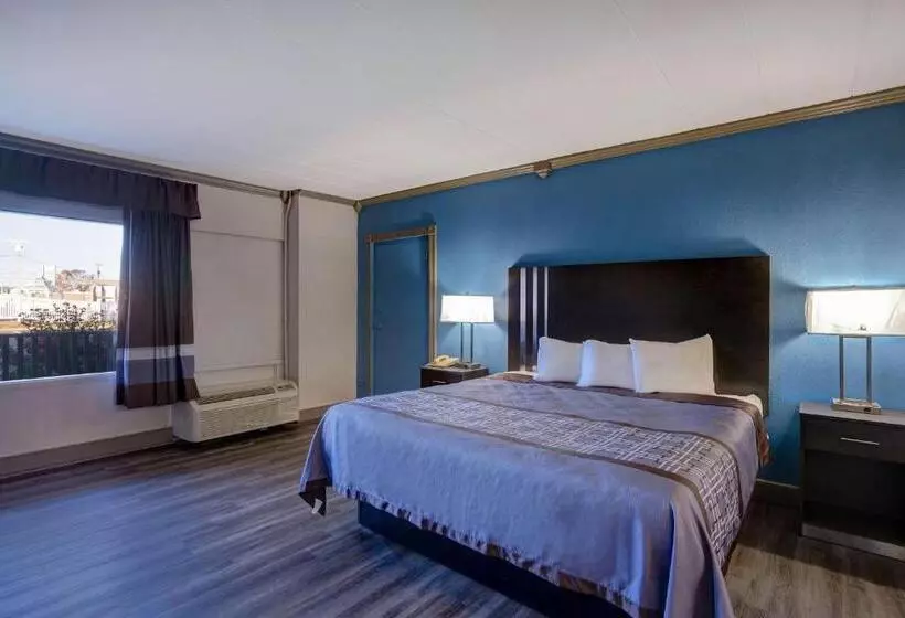キングサイズベッドのスイートルーム, Motel 6 Burlington
