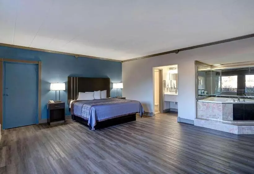 キングサイズベッドのスイートルーム, Motel 6 Burlington