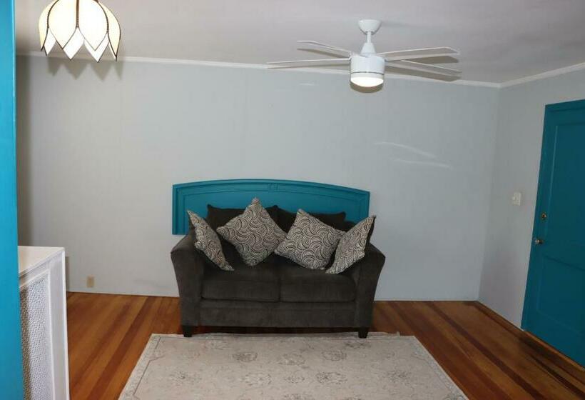 בית, 4 חדרי שינה, Sea View Motel