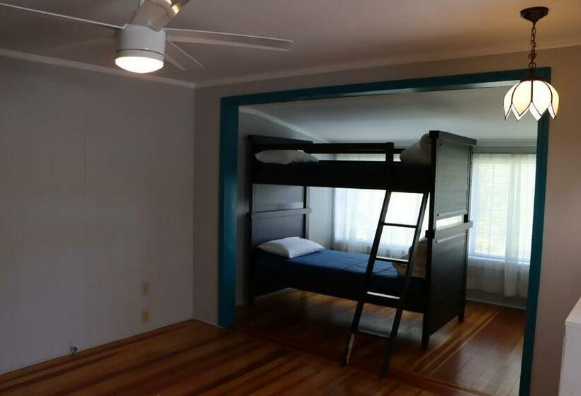 Дом 4 Спальни, Sea View Motel