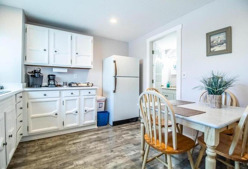 סוויטה דלוקס, Sea View Motel