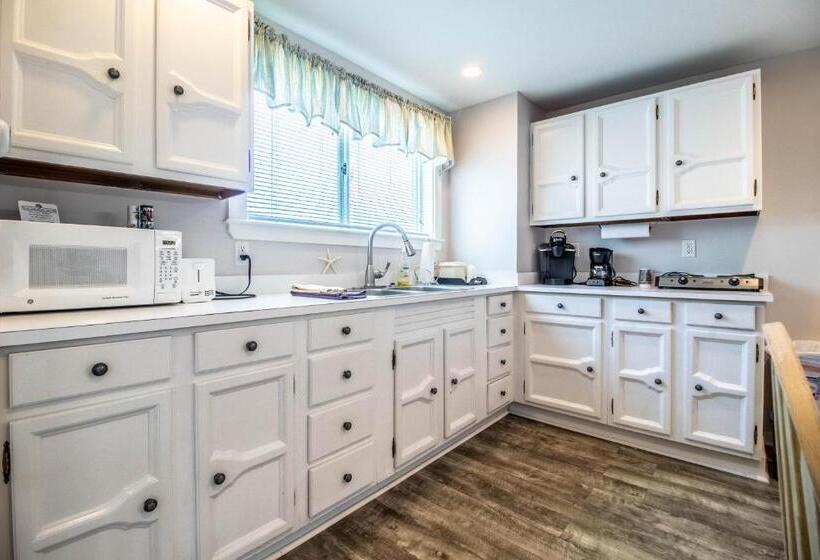 סוויטה דלוקס, Sea View Motel