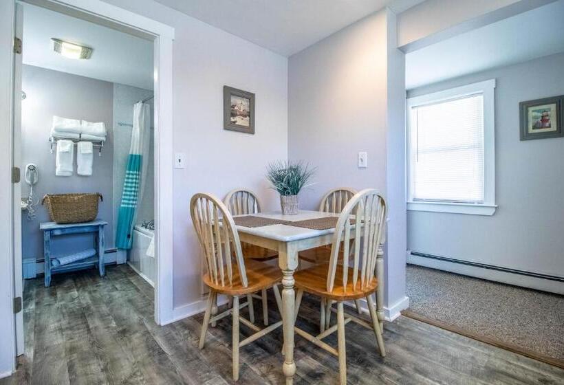 סוויטה דלוקס, Sea View Motel