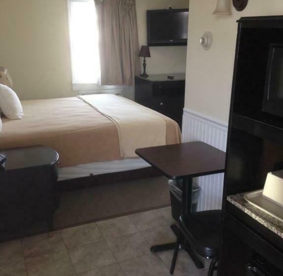 带大床的标准间, Shore Point Motel