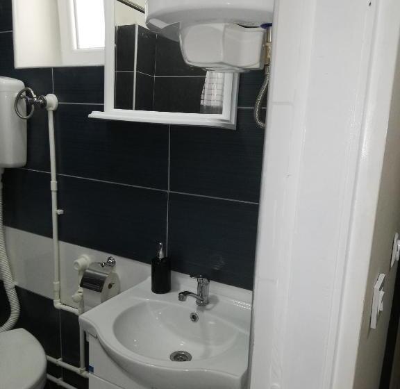 اتاق لوکس, Blue Carpet Rooms