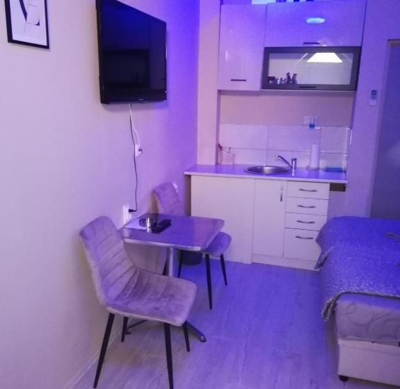 اتاق لوکس, Blue Carpet Rooms