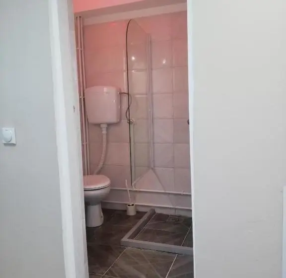اتاق لوکس چهار تخته, Blue Carpet Rooms