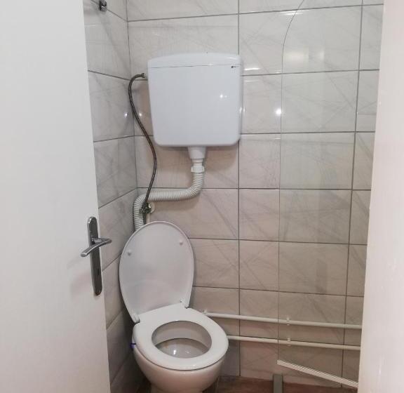 Economy Triple Room, Blue Carpet Rooms