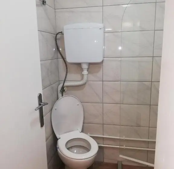 Economy Triple Room, Blue Carpet Rooms
