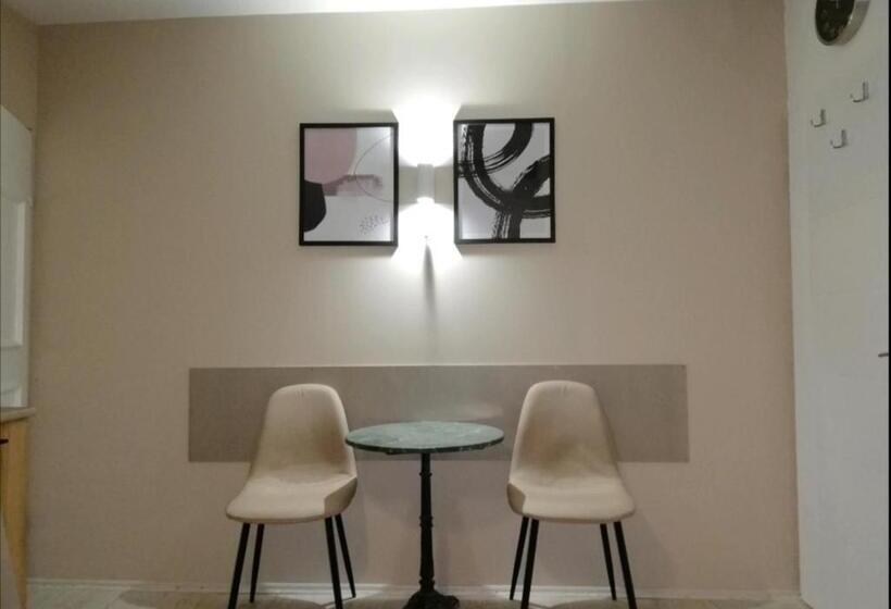 اتاق استاندارد چهار تخته, Blue Carpet Rooms