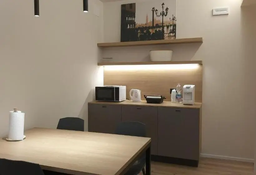 デラックスルーム, Fragilerooms