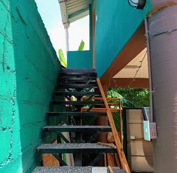 اتاق استاندارد با چشم‌انداز باغ, Oridleys Hostel16