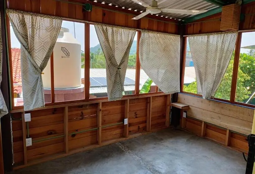 اتاق استاندارد با چشم‌انداز باغ, Oridleys Hostel16