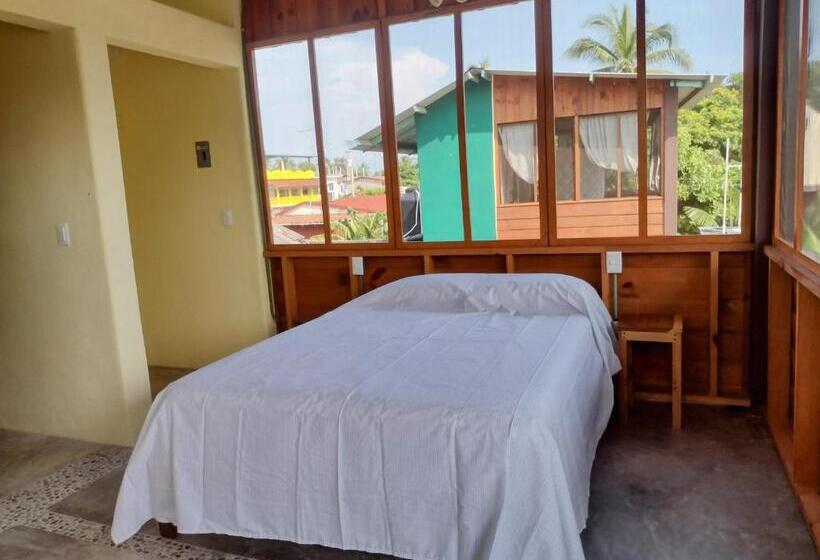 Номер Deluxe, Oridleys Hostel16