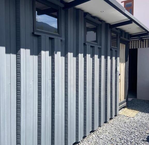 スタンダードルーム, Hosteline