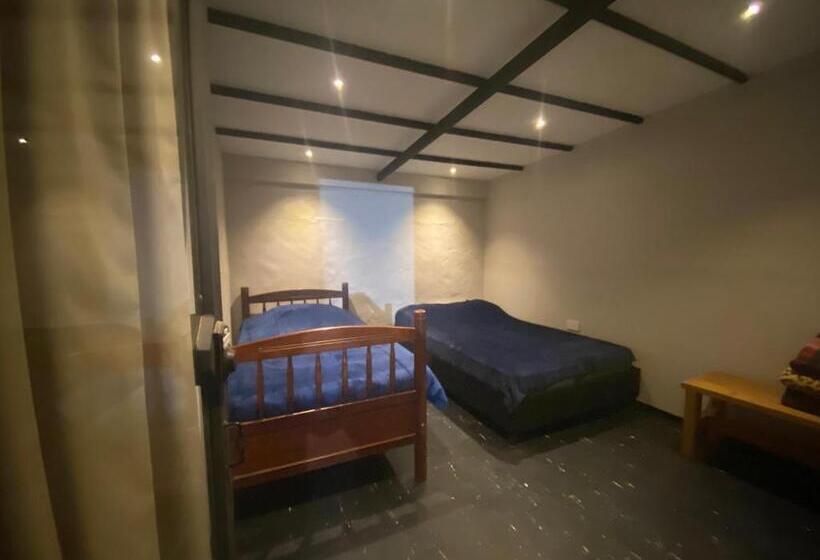 スタンダードルーム, Hosteline