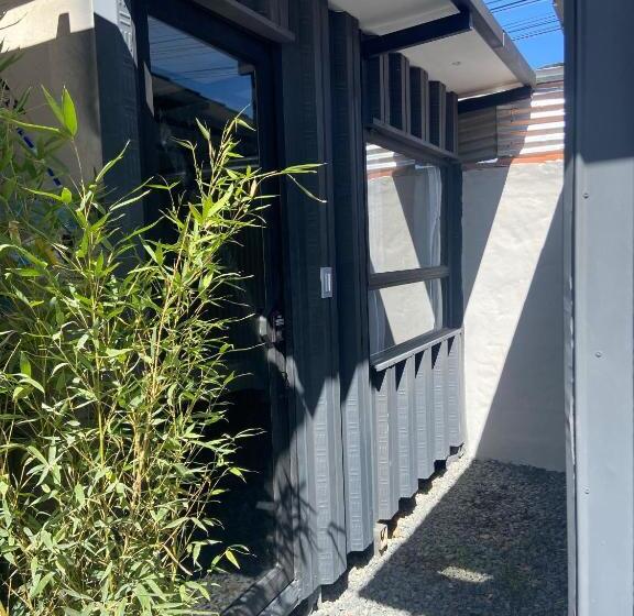 スタンダードルーム, Hosteline