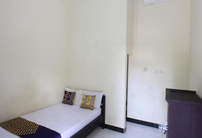 חדר דלוקס, Oyo Life 93155 Wisma Sarah