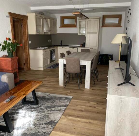 Apartamento 1 Quarto Rés-do-chão, Old B&b