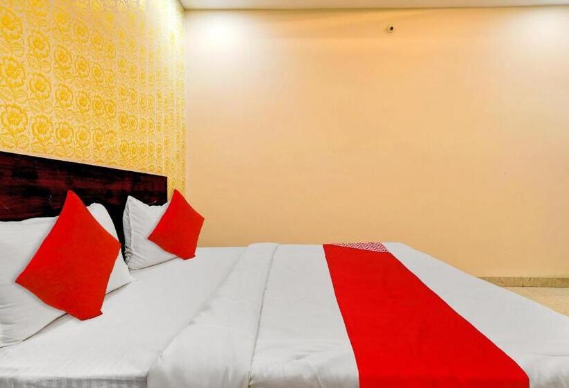 חדר קלאסי לשלושה, Oyo Hotel Darshini