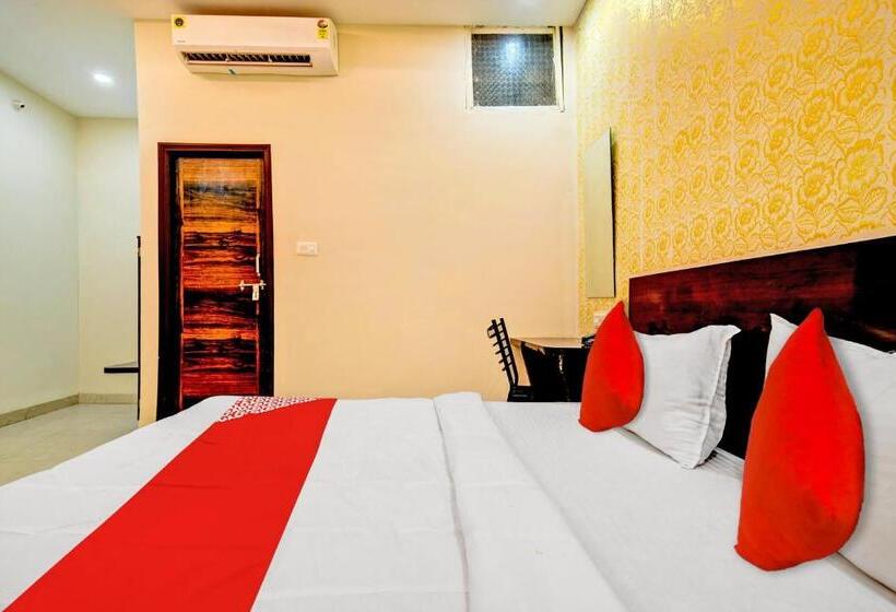 חדר קלאסי לשלושה, Oyo Hotel Darshini