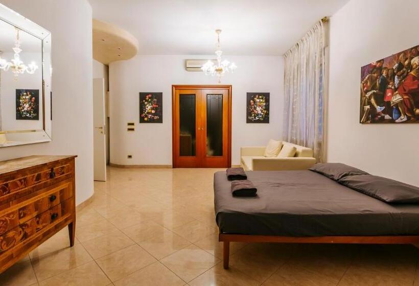 اتاق استاندارد چهارنفره با سرویس بهداشتی مشترک, Art Suites Verona