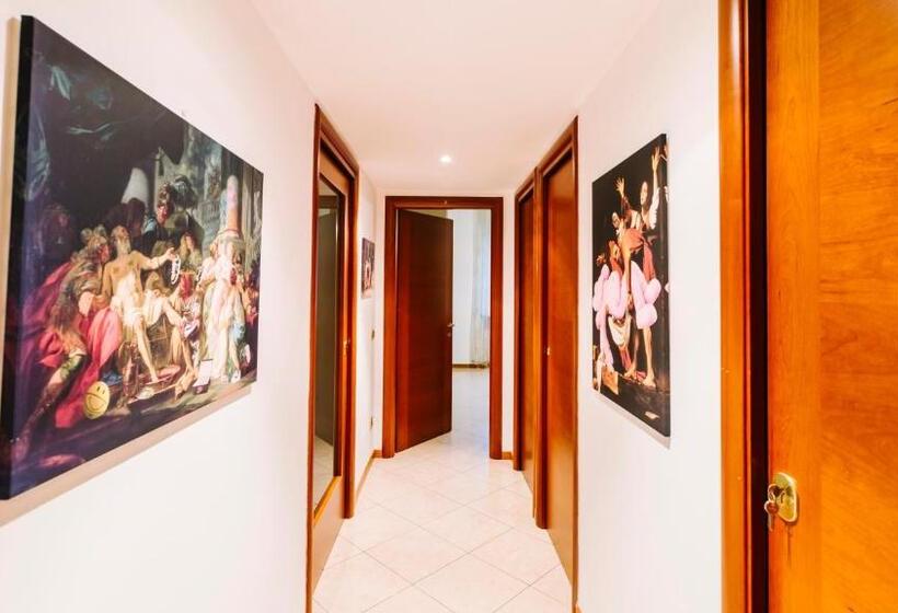 اتاق استاندارد با سرویس بهداشتی مشترک, Art Suites Verona