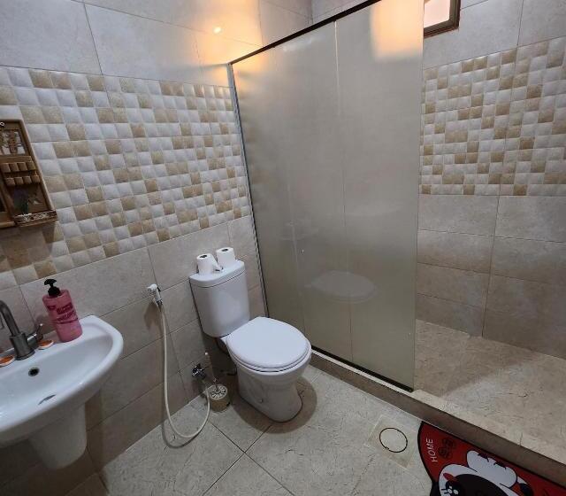 اتاق استاندارد با سرویس بهداشتی مشترک, Rabail House