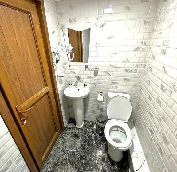 Quarto Quádruplo Deluxe, Raydon