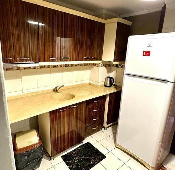 Quarto Familiar, Raydon
