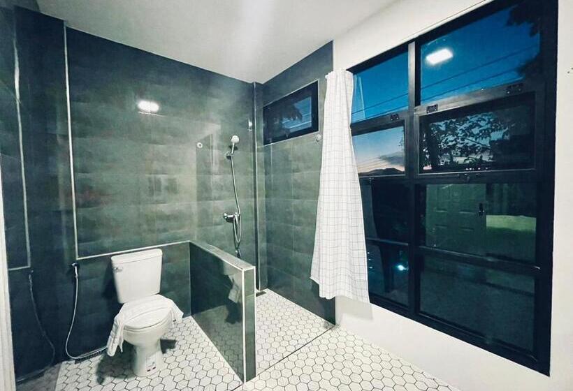 חדר דלוקס עם מרפסת, Sky View Home And Hostel Chiangmai