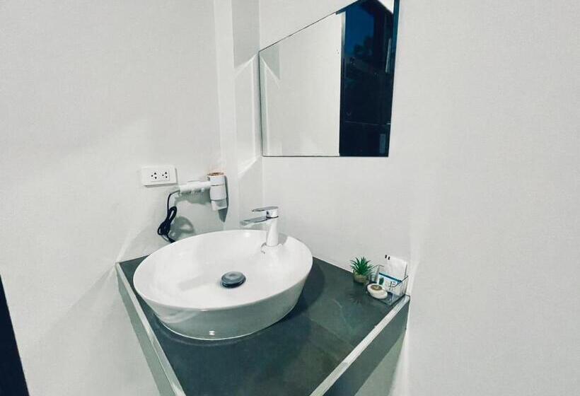 חדר דלוקס עם מרפסת, Sky View Home And Hostel Chiangmai