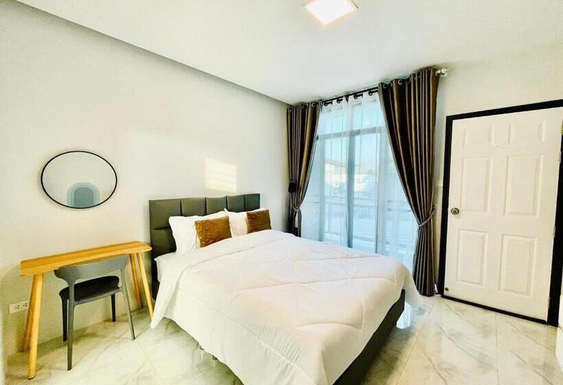 חדר דלוקס עם מרפסת, Sky View Home And Hostel Chiangmai