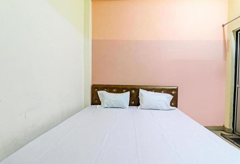 اتاق کلاسیک سه تخته, Spot On Hotel Shyam